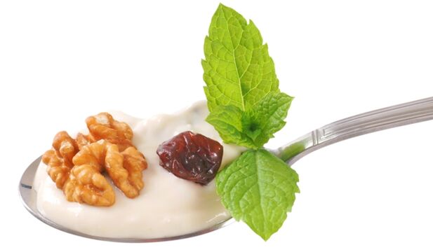 Usa ka kombinasyon sa mga nuts ug sour cream alang sa mga lalaki nga gusto sa pagdugang sa potency